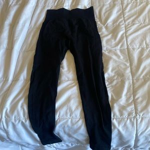 black scrunch leggings